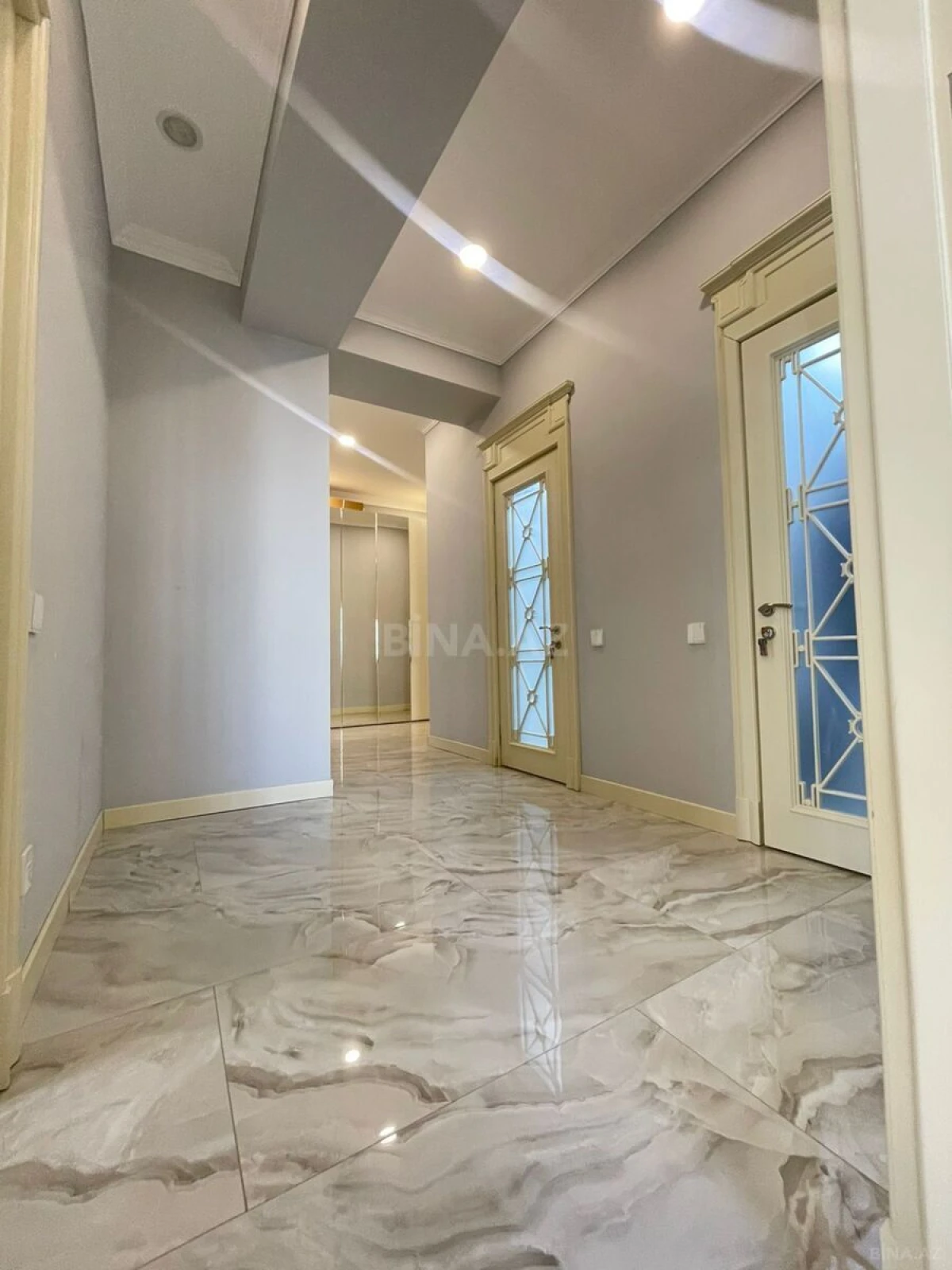 Kirayə verilir 2 otaqlı mənzil 76 m²
