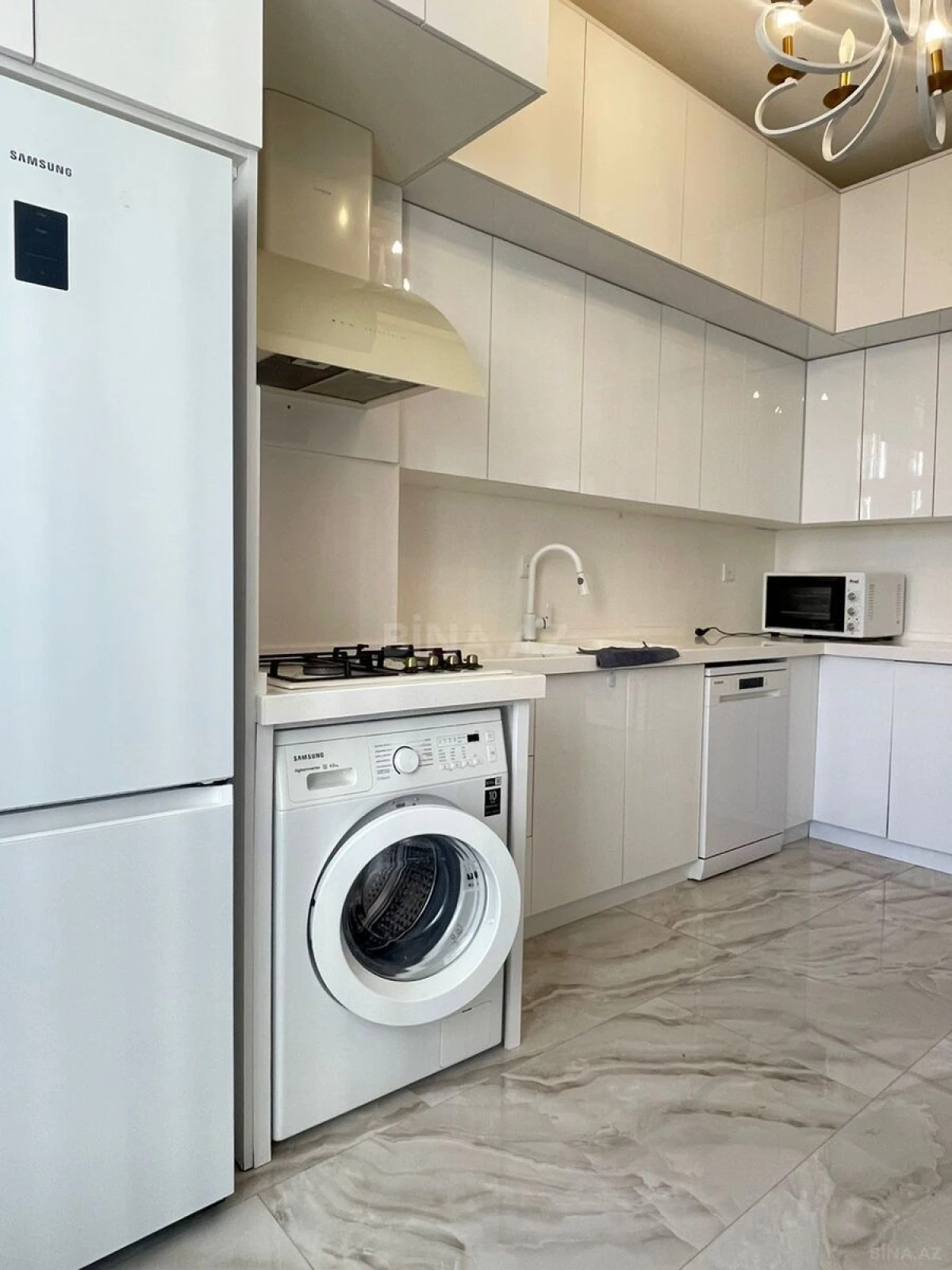 Kirayə verilir 2 otaqlı mənzil 76 m²