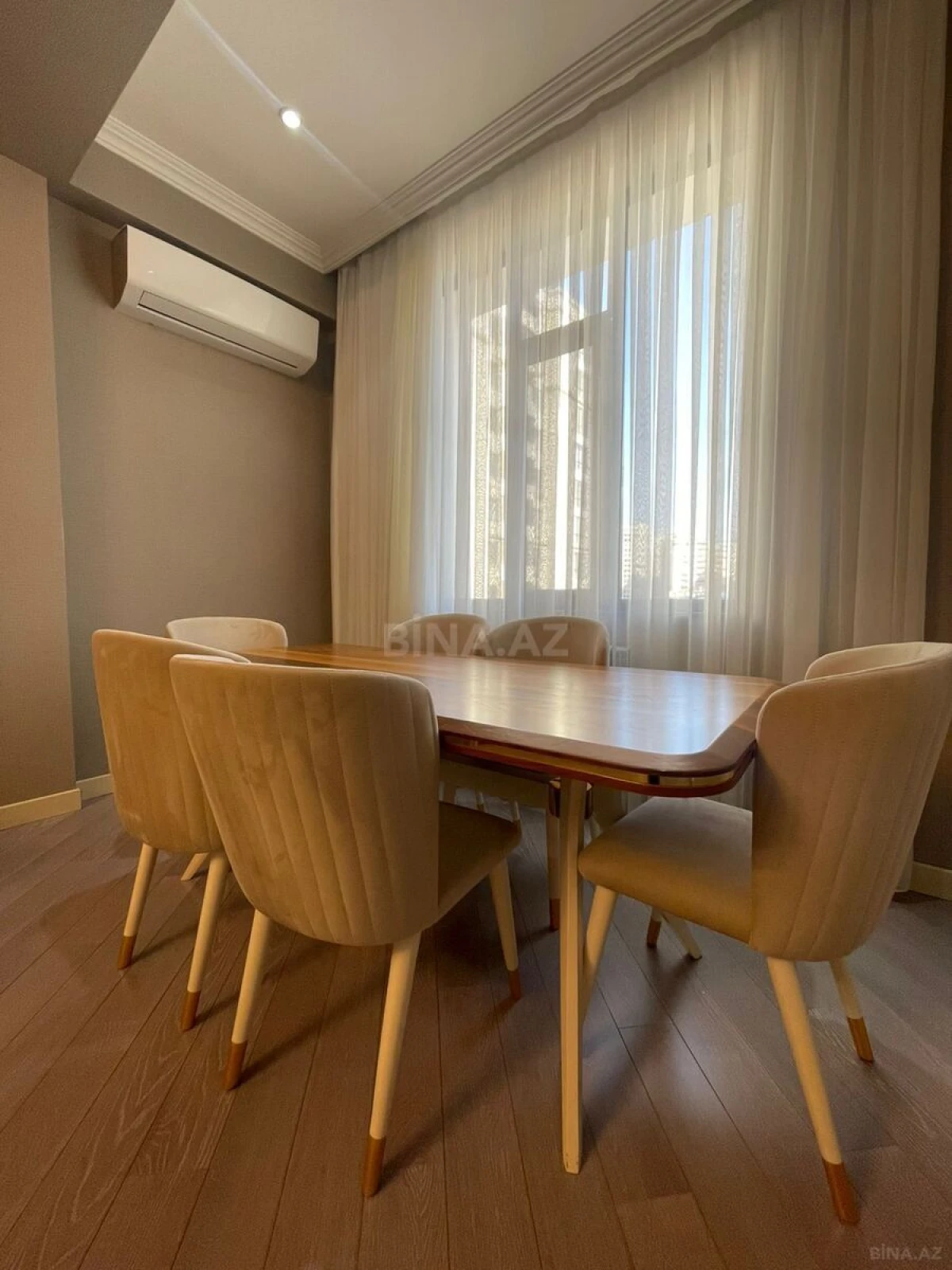 Kirayə verilir 2 otaqlı mənzil 76 m²