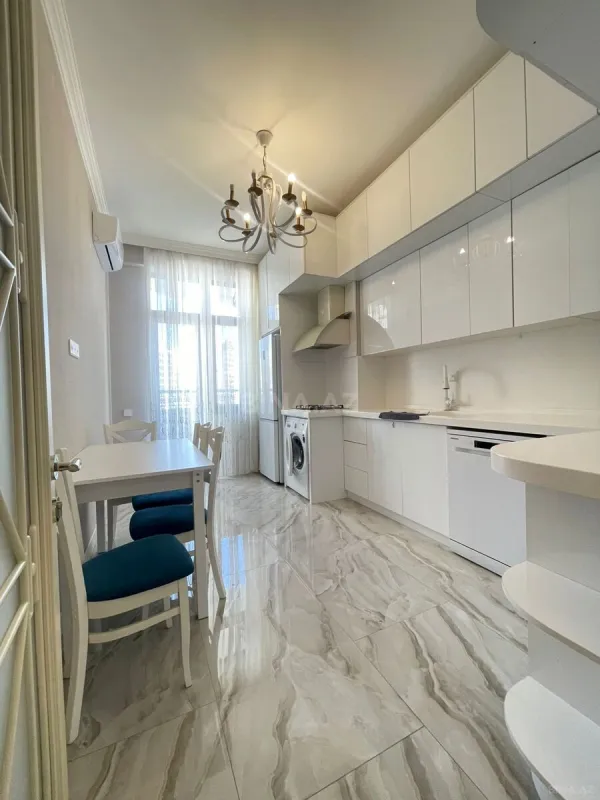 Kirayə verilir 2 otaqlı mənzil 76 m²
