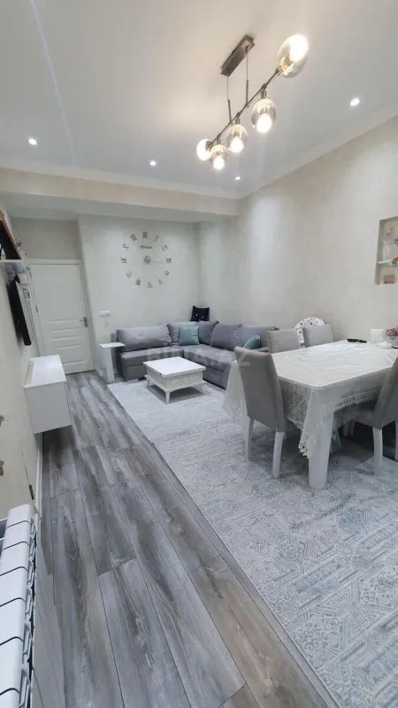 Kirayə verilir 2 otaqlı mənzil 65 m²