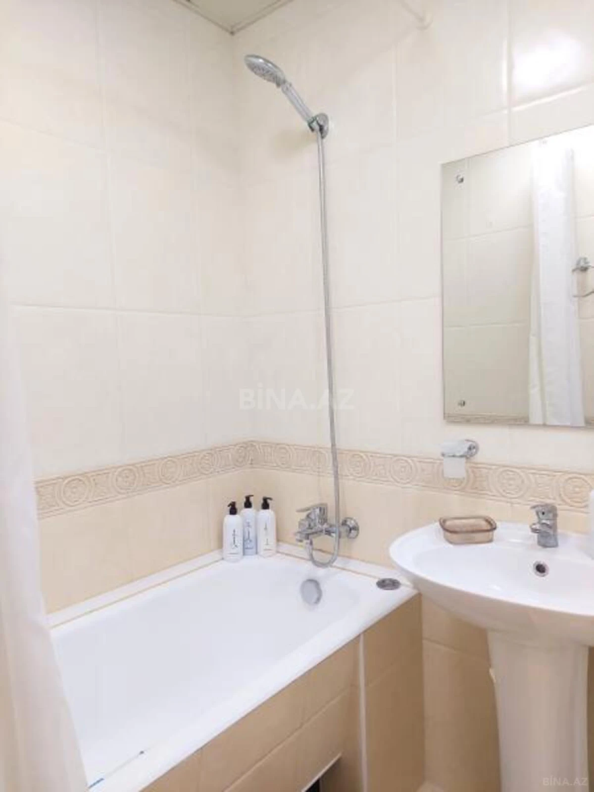 Kirayə verilir 2 otaqlı mənzil 65 m²