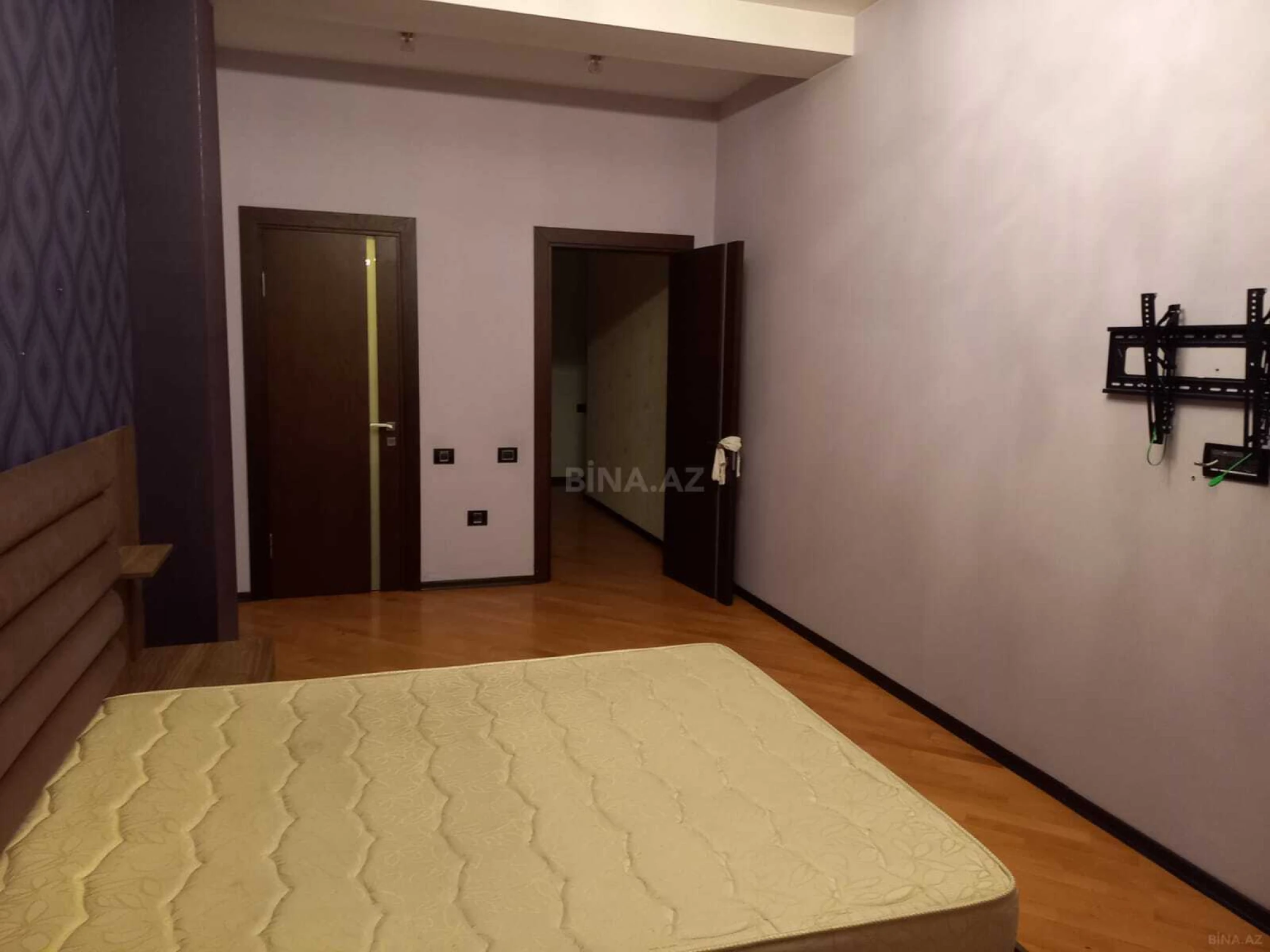 Kirayə verilir 3 otaqlı mənzil 129 m²