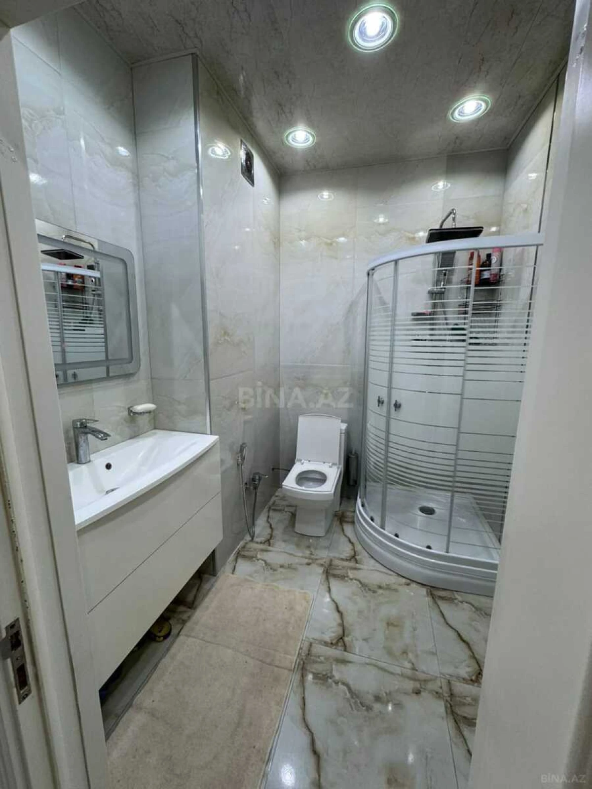 Satılır 4 otaqlı mənzil 147 m²