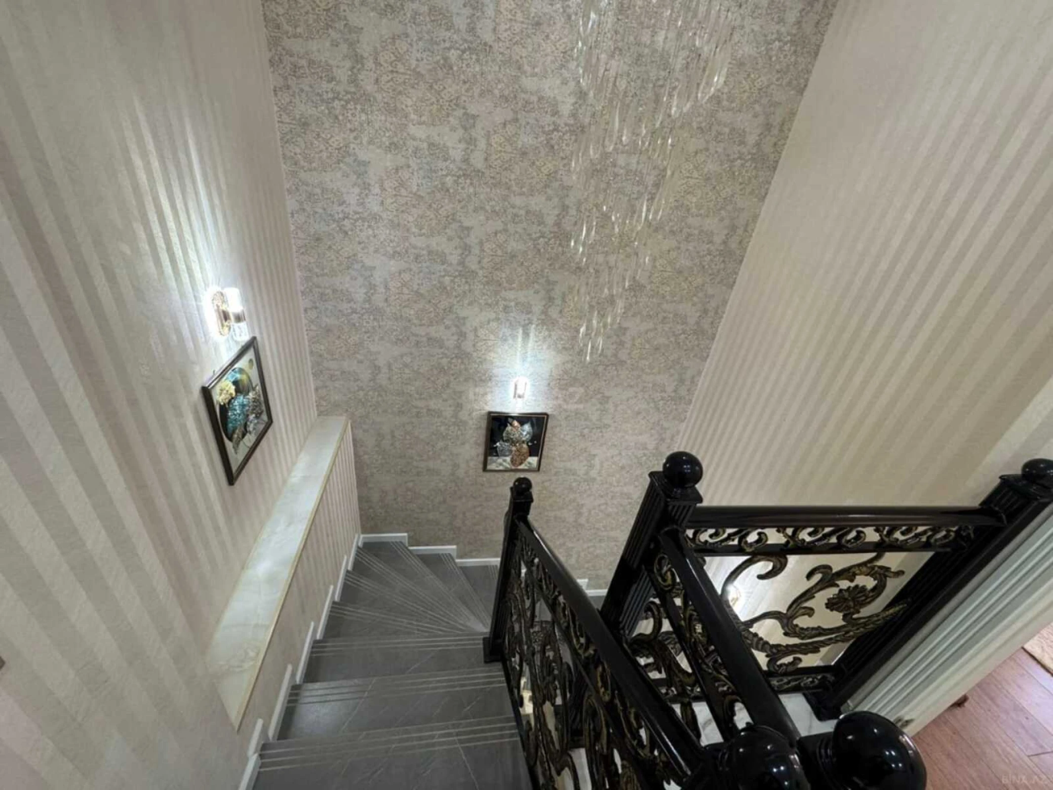 Satılır 4 otaqlı mənzil 147 m²