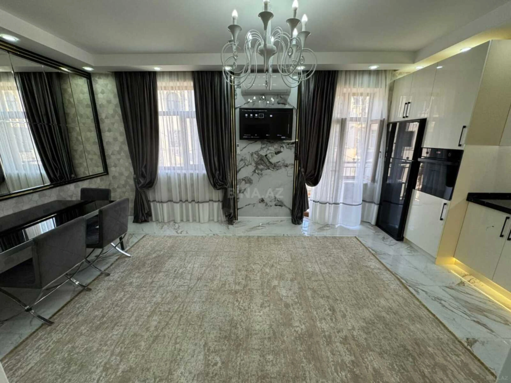 Satılır 4 otaqlı mənzil 147 m²