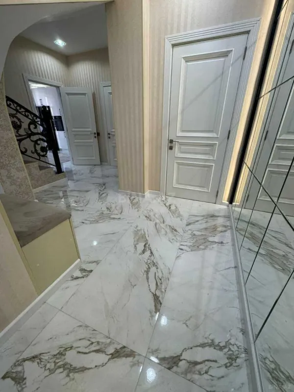 Satılır 4 otaqlı mənzil 147 m²