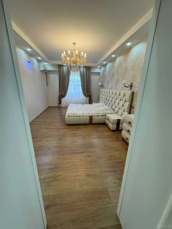 Satılır 4 otaqlı mənzil 147 m²