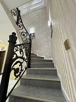 Satılır 4 otaqlı mənzil 147 m²