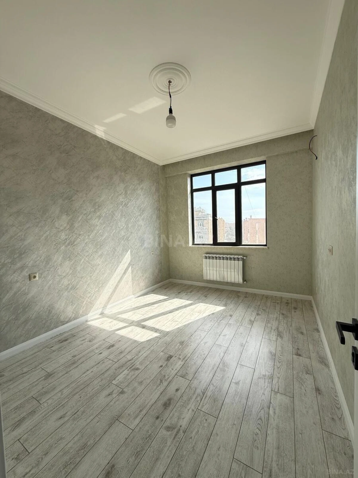 Satılır 2 otaqlı mənzil 67 m²