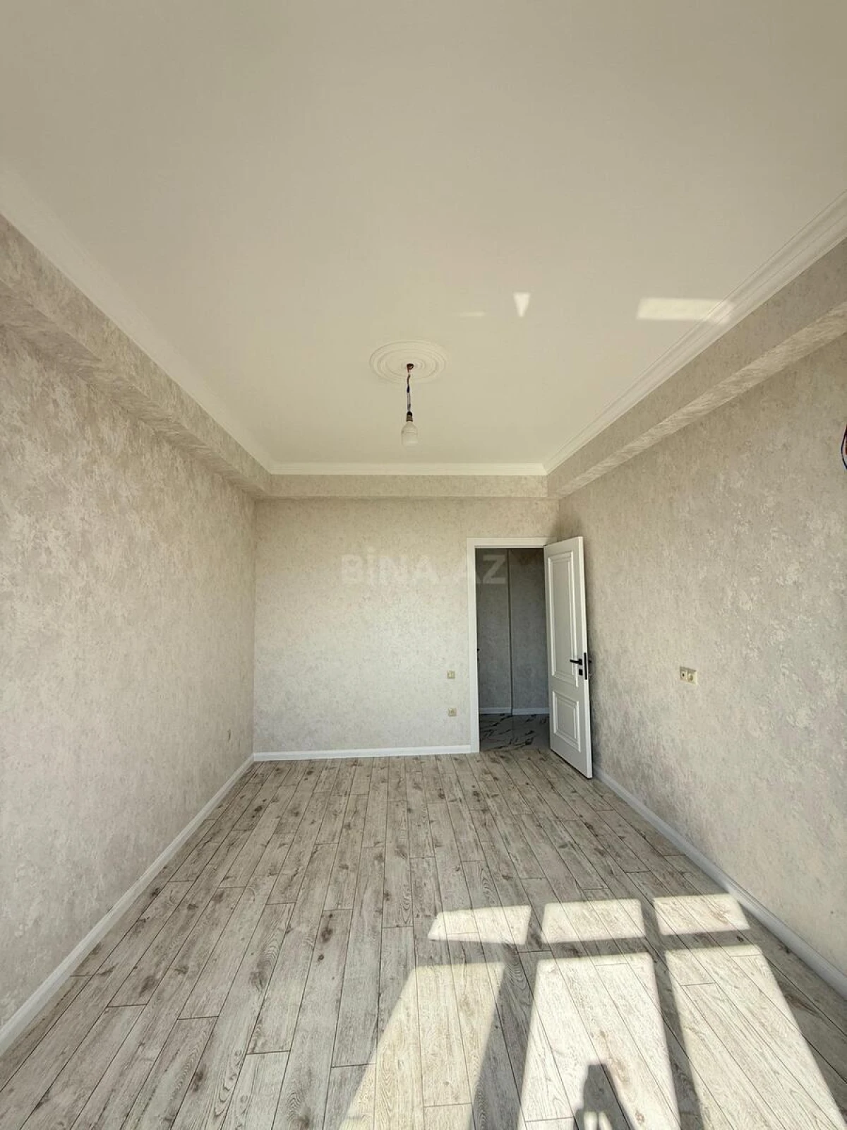 Satılır 2 otaqlı mənzil 67 m²