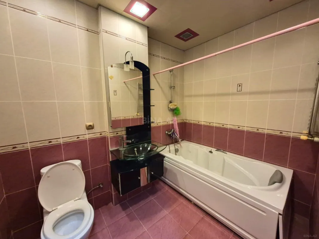 Satılır 3 otaqlı mənzil 145 m²