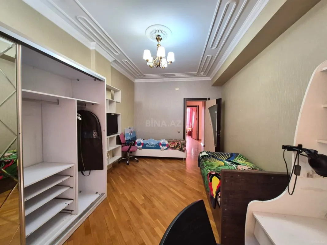 Satılır 3 otaqlı mənzil 145 m²