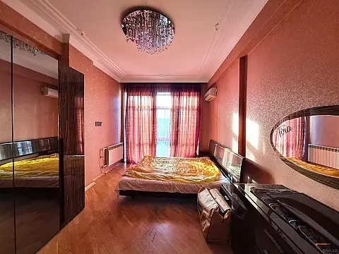 Satılır 3 otaqlı mənzil 145 m²