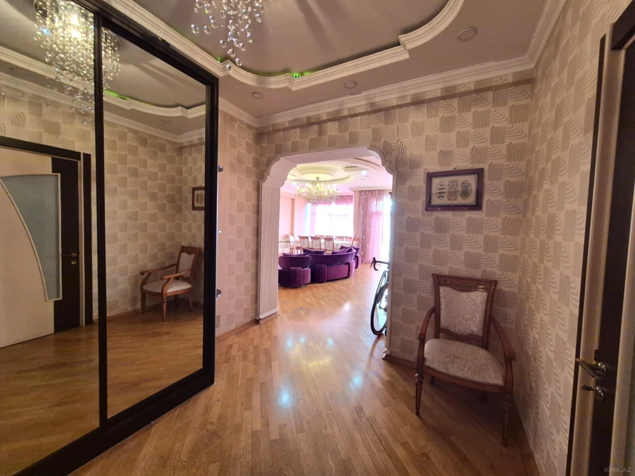 Satılır 3 otaqlı mənzil 145 m²
