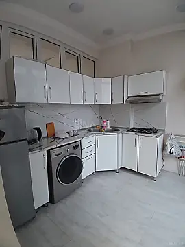 Kirayə verilir 2 otaqlı mənzil 80 m²