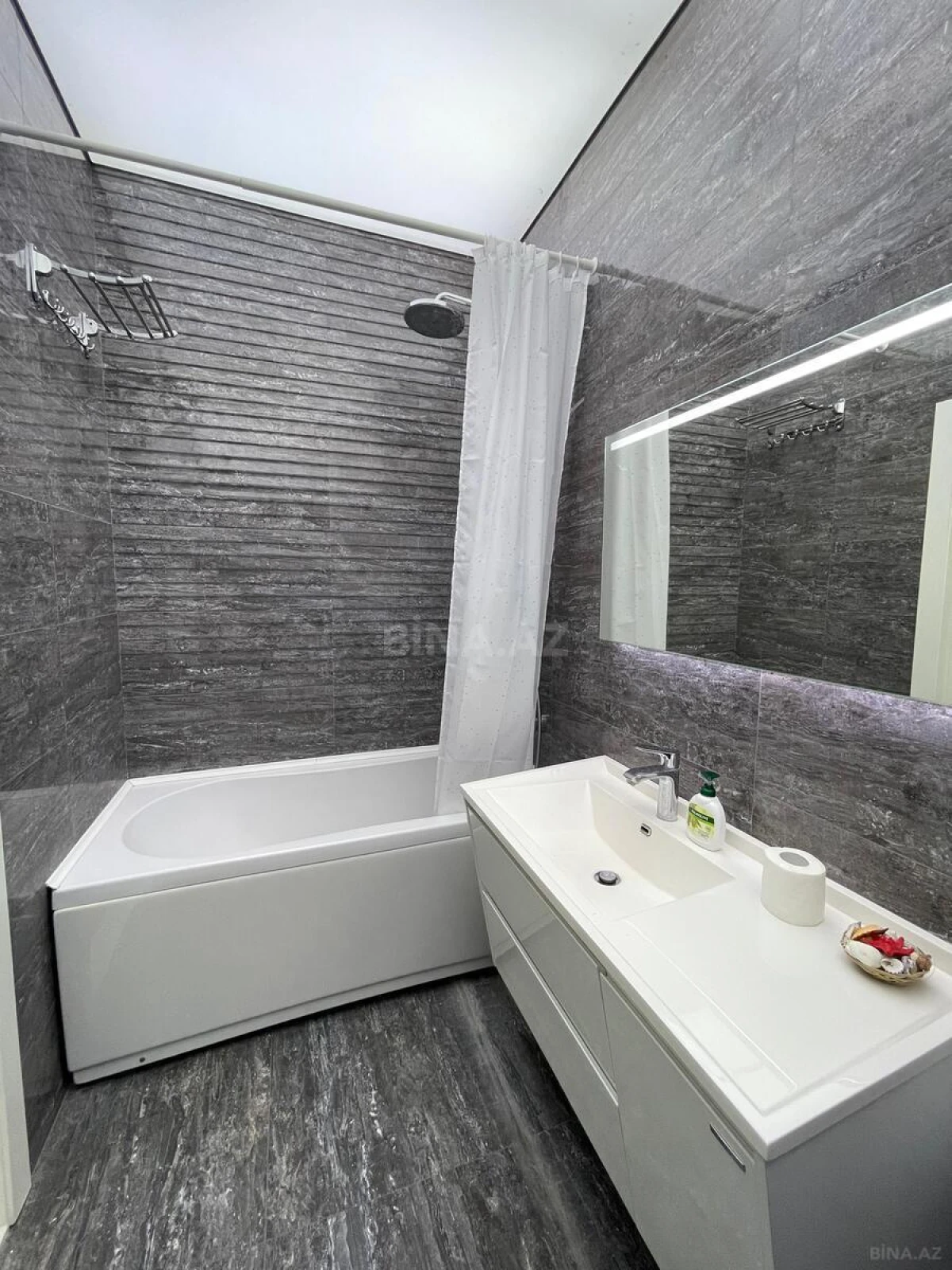 Kirayə verilir 2 otaqlı mənzil 97 m²