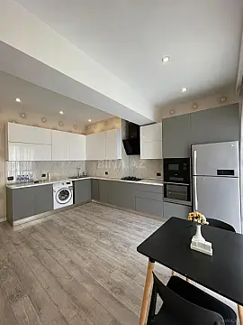 Kirayə verilir 2 otaqlı mənzil 97 m²