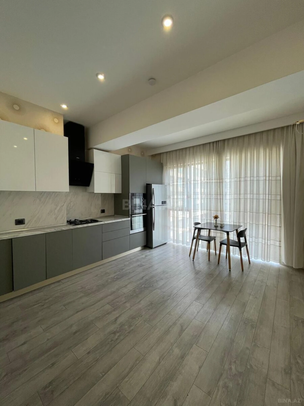 Kirayə verilir 2 otaqlı mənzil 97 m²