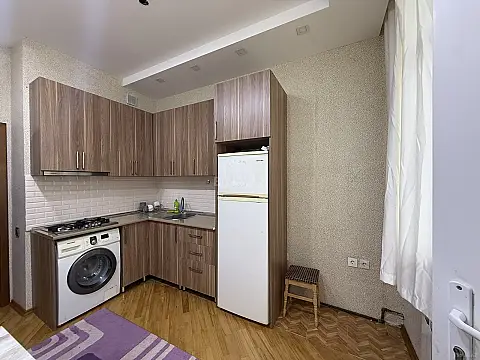 Kirayə verilir 2 otaqlı mənzil 95 m²