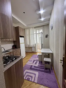 Kirayə verilir 2 otaqlı mənzil 95 m²