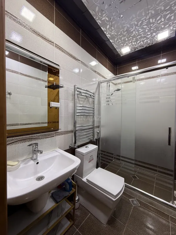 Kirayə verilir 2 otaqlı mənzil 95 m²