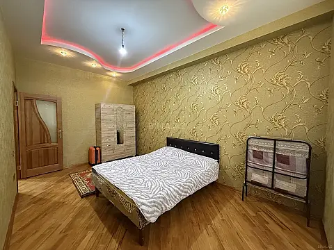 Kirayə verilir 2 otaqlı mənzil 95 m²