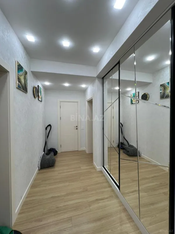 Satılır 2 otaqlı mənzil 83 m²
