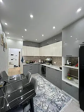 Satılır 2 otaqlı mənzil 83 m²