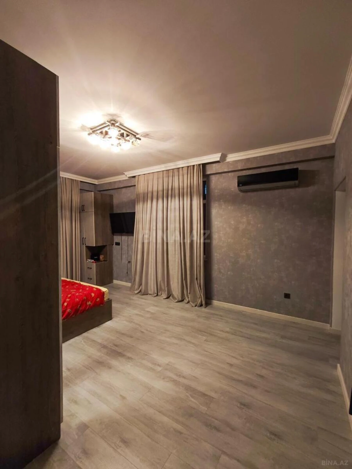 Satılır 3 otaqlı mənzil 150 m²