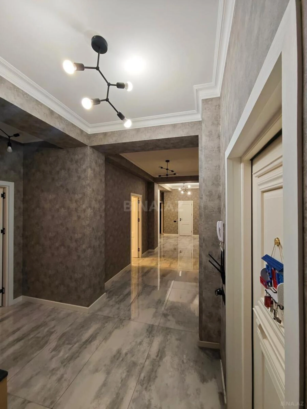 Satılır 3 otaqlı mənzil 150 m²