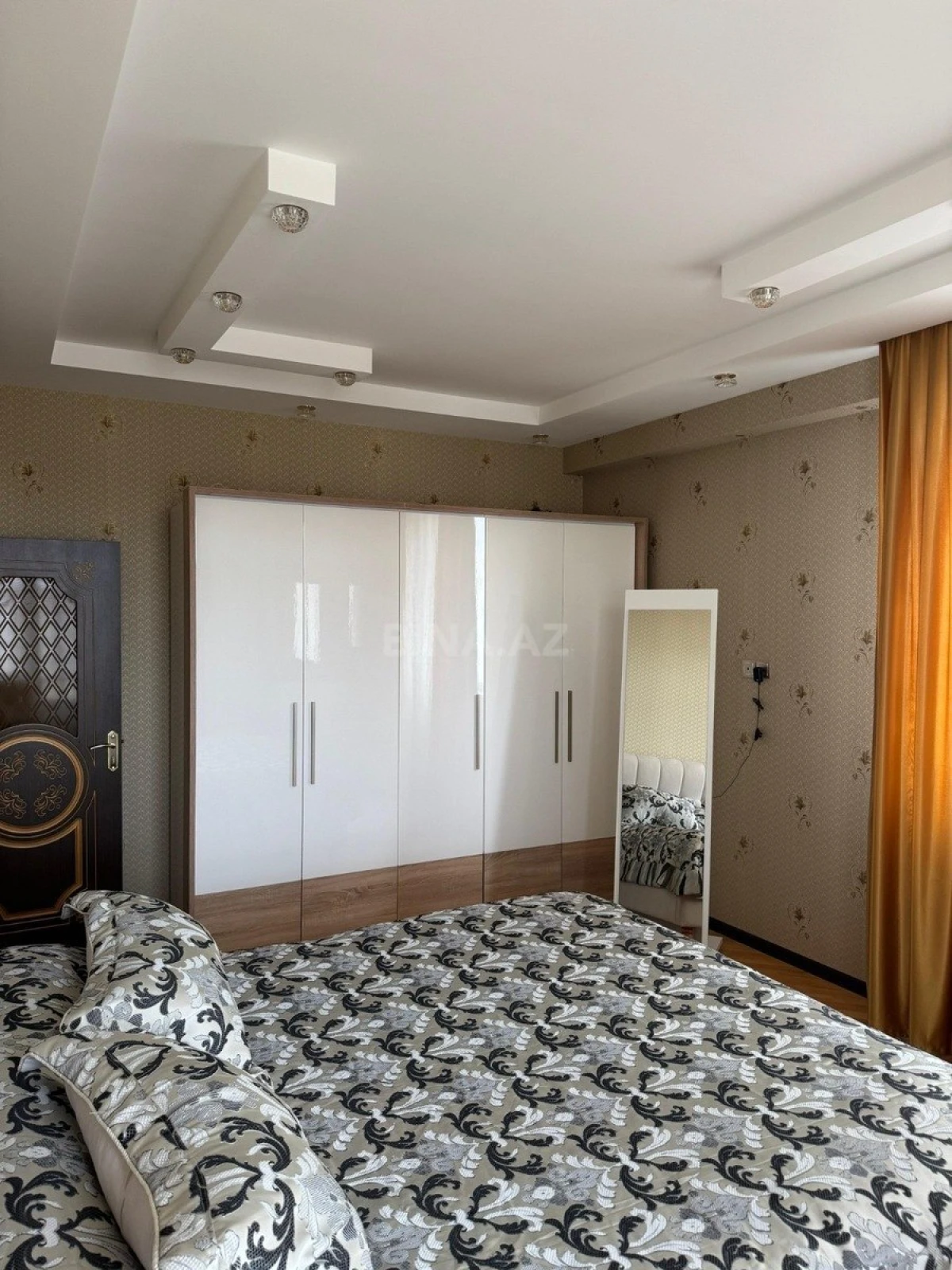 Satılır 3 otaqlı mənzil 120 m²