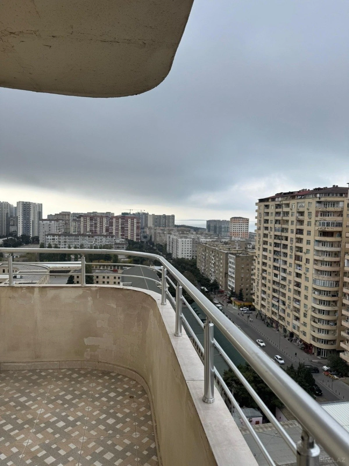 Satılır 3 otaqlı mənzil 120 m²