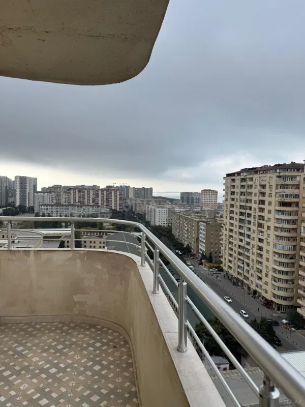 Satılır 3 otaqlı mənzil 120 m²