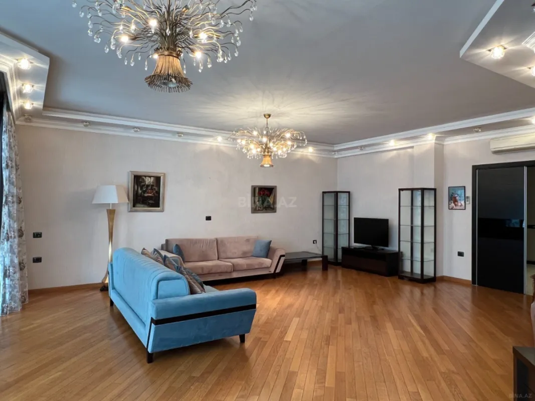 Satılır 4 otaqlı mənzil 220 m²