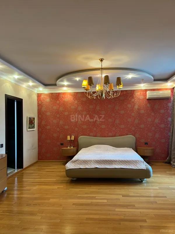 Satılır 4 otaqlı mənzil 220 m²