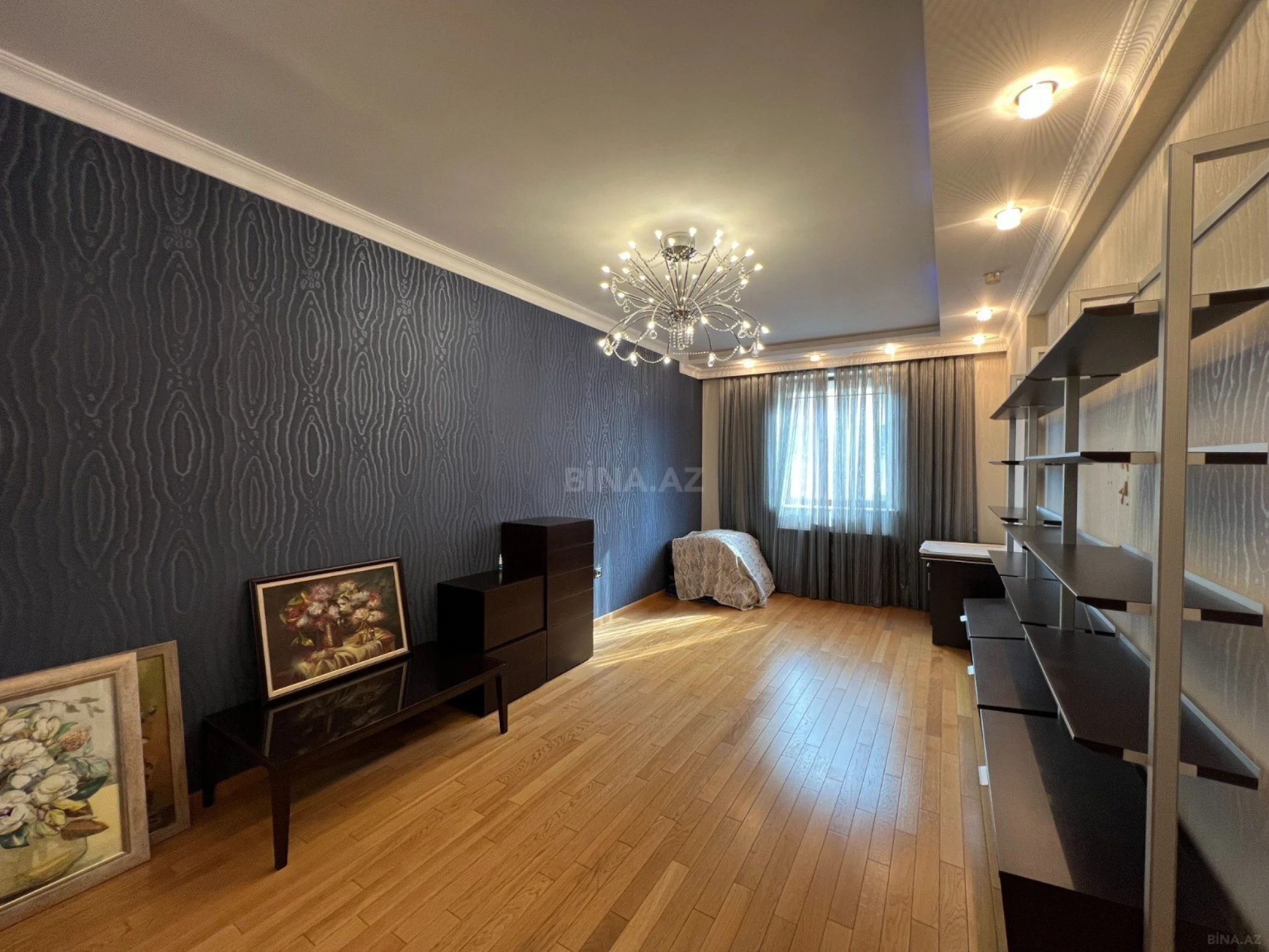 Satılır 4 otaqlı mənzil 220 m²