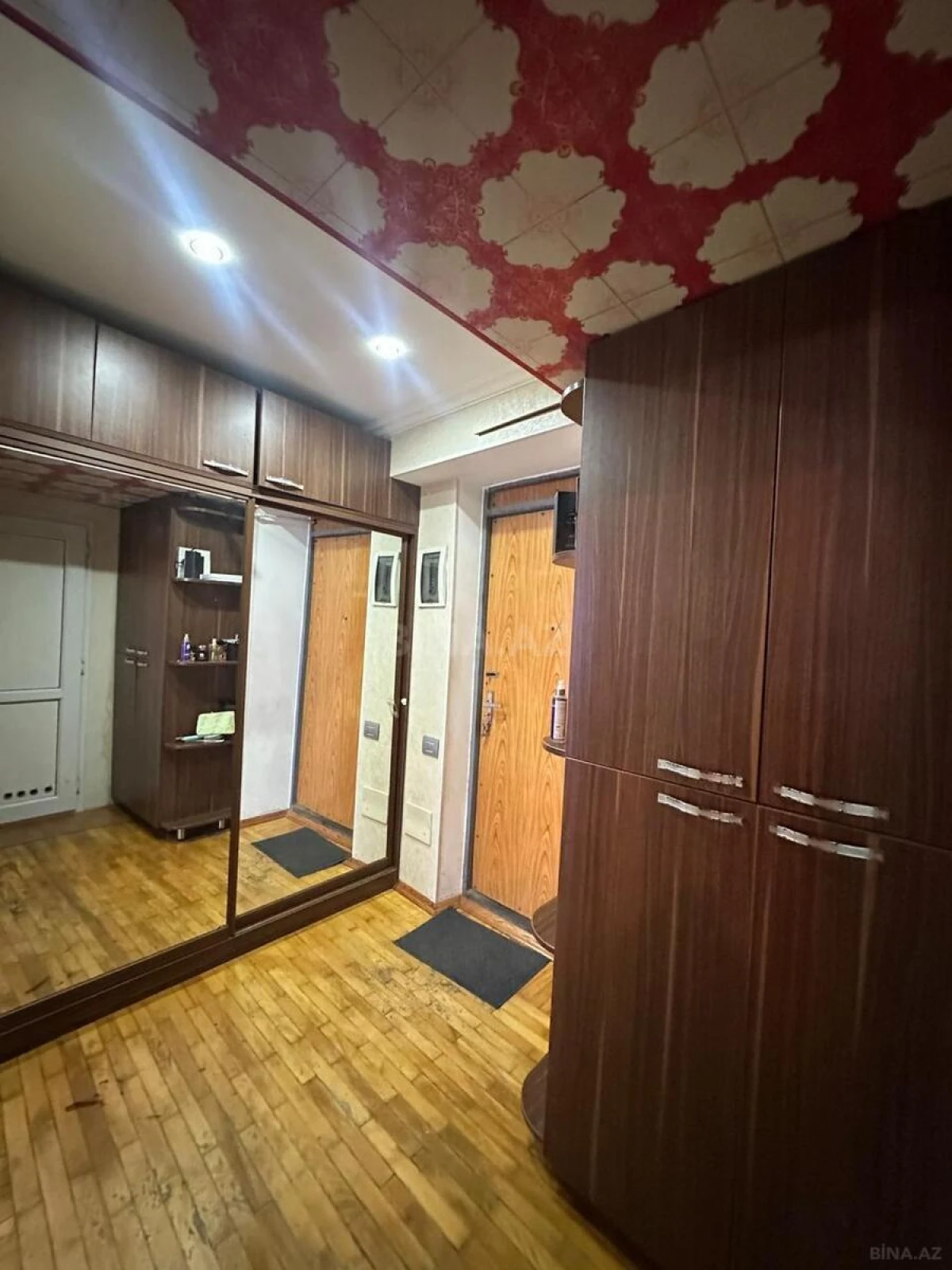 Kirayə verilir 2 otaqlı mənzil 70 m²