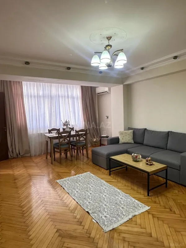 Kirayə verilir 2 otaqlı mənzil 70 m²