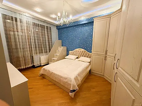 Kirayə verilir 3 otaqlı mənzil 125 m²