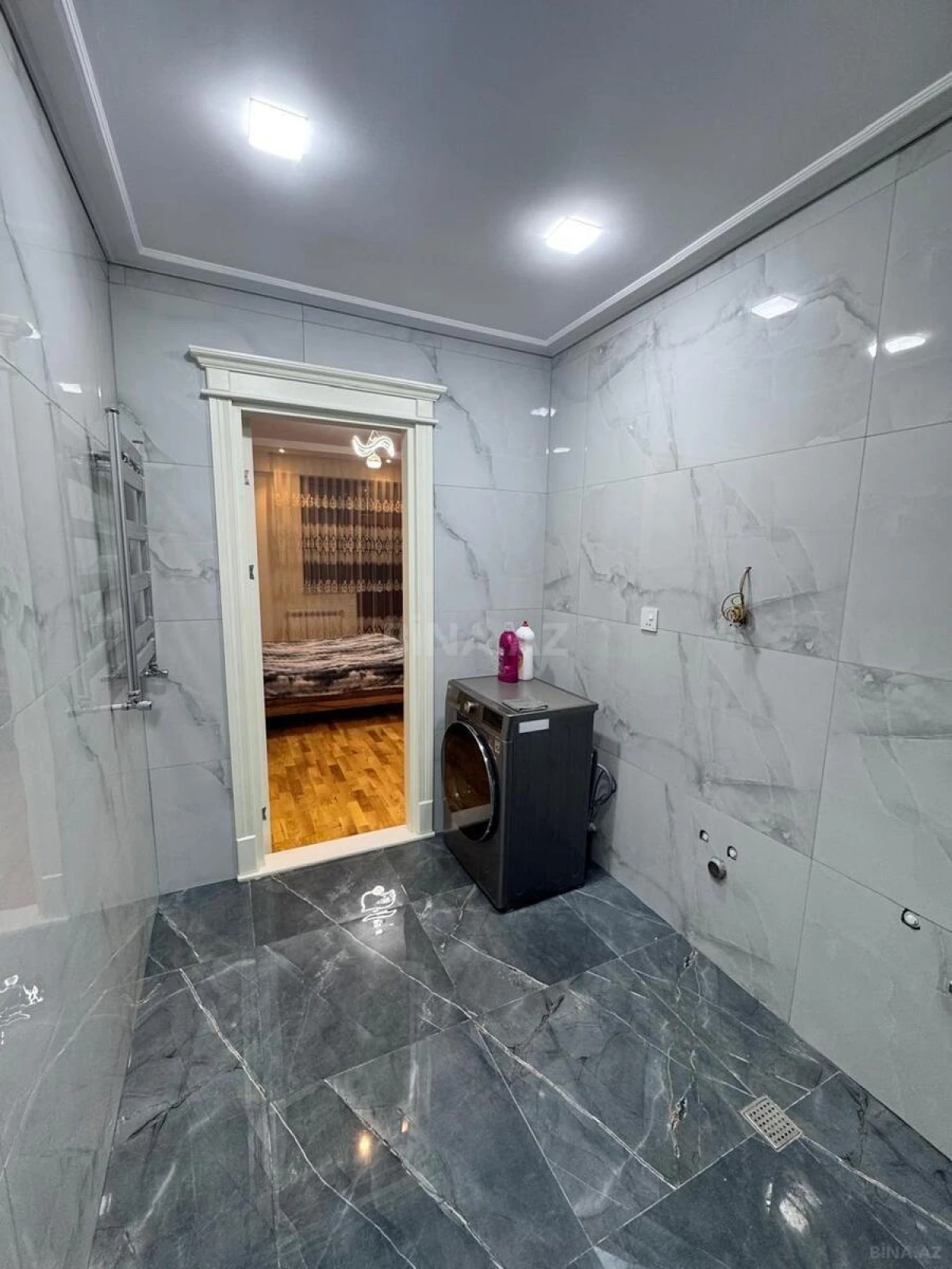 Satılır 4 otaqlı mənzil 128 m²