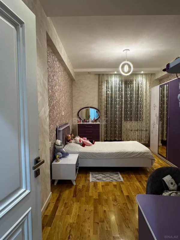 Satılır 4 otaqlı mənzil 128 m²