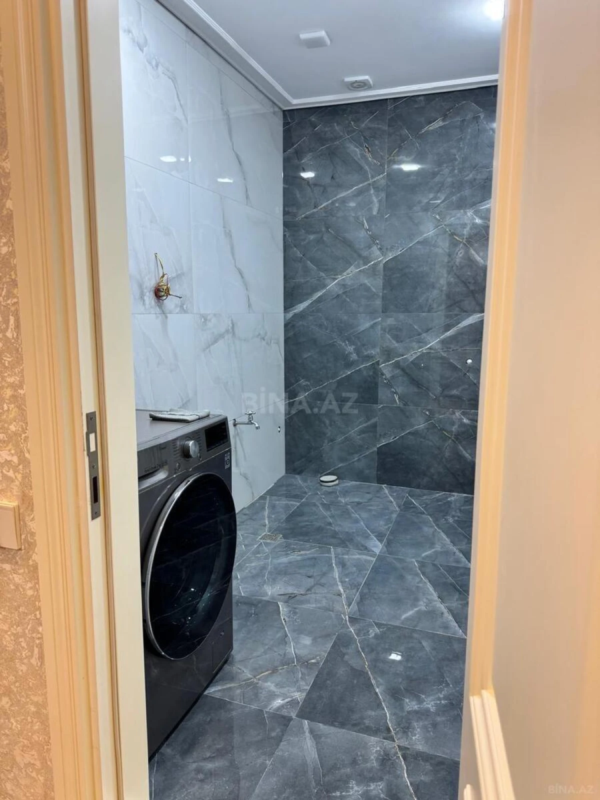 Satılır 4 otaqlı mənzil 128 m²