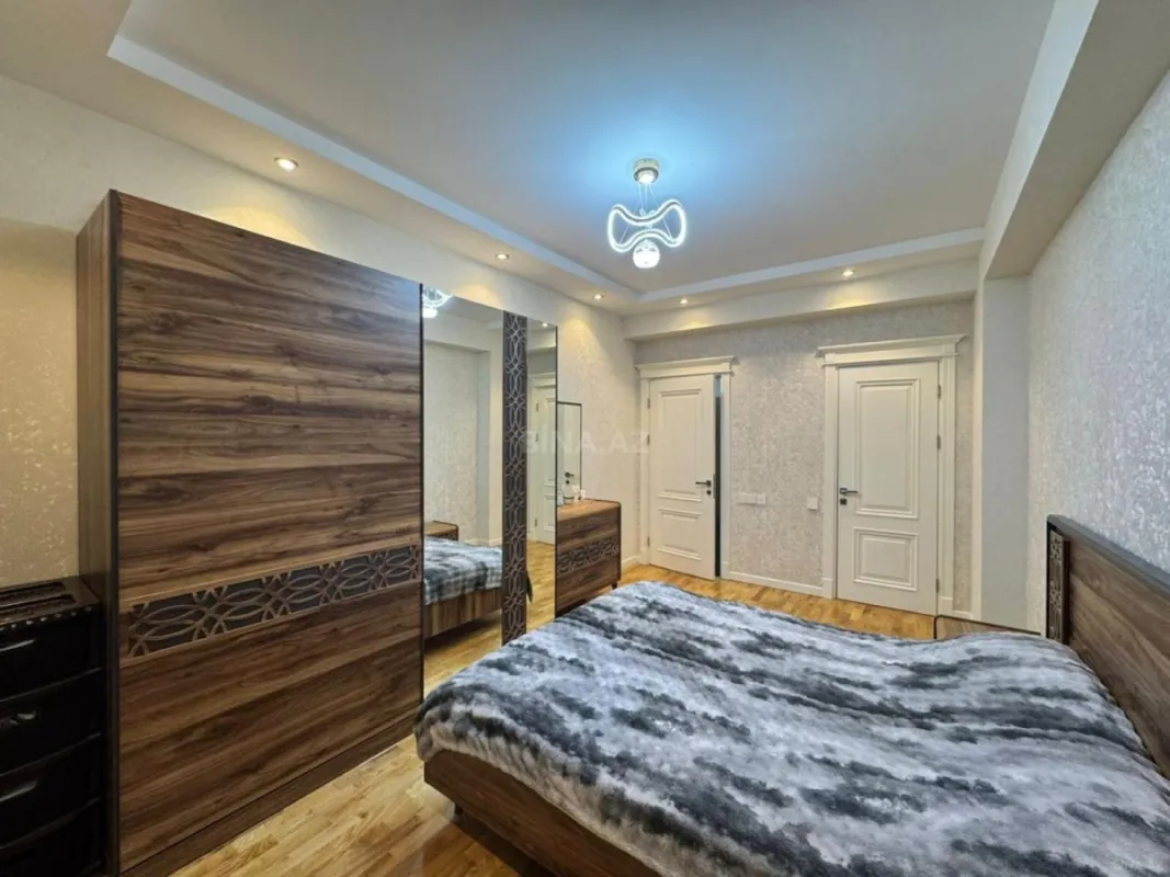 Satılır 4 otaqlı mənzil 128 m²