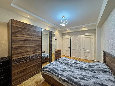 Satılır 4 otaqlı mənzil 128 m²