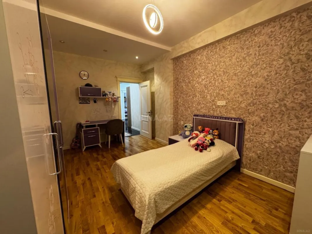 Satılır 4 otaqlı mənzil 128 m²