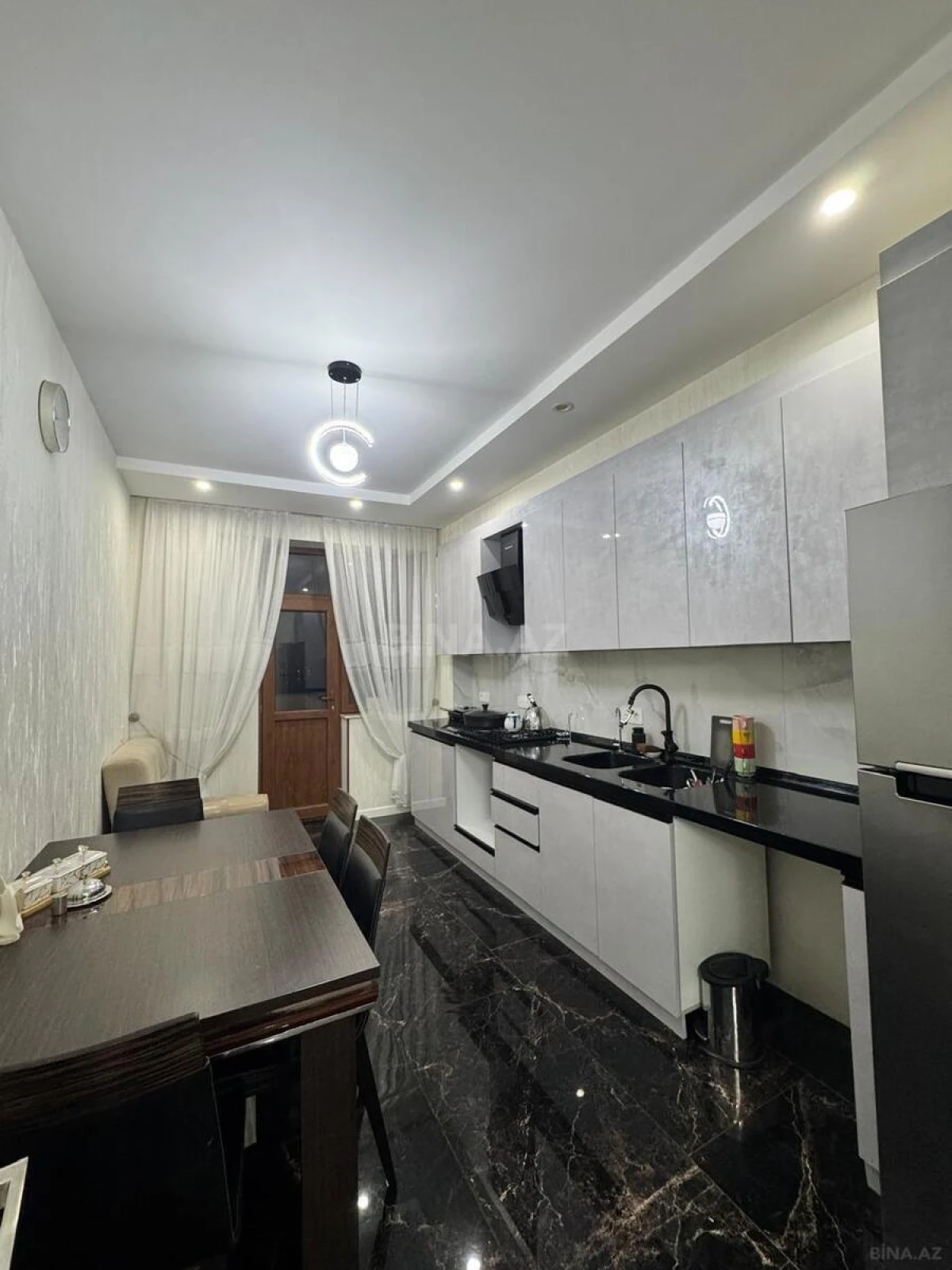 Satılır 4 otaqlı mənzil 128 m²