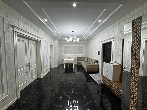 Satılır 4 otaqlı mənzil 128 m²