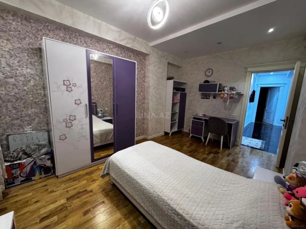 Satılır 4 otaqlı mənzil 128 m²