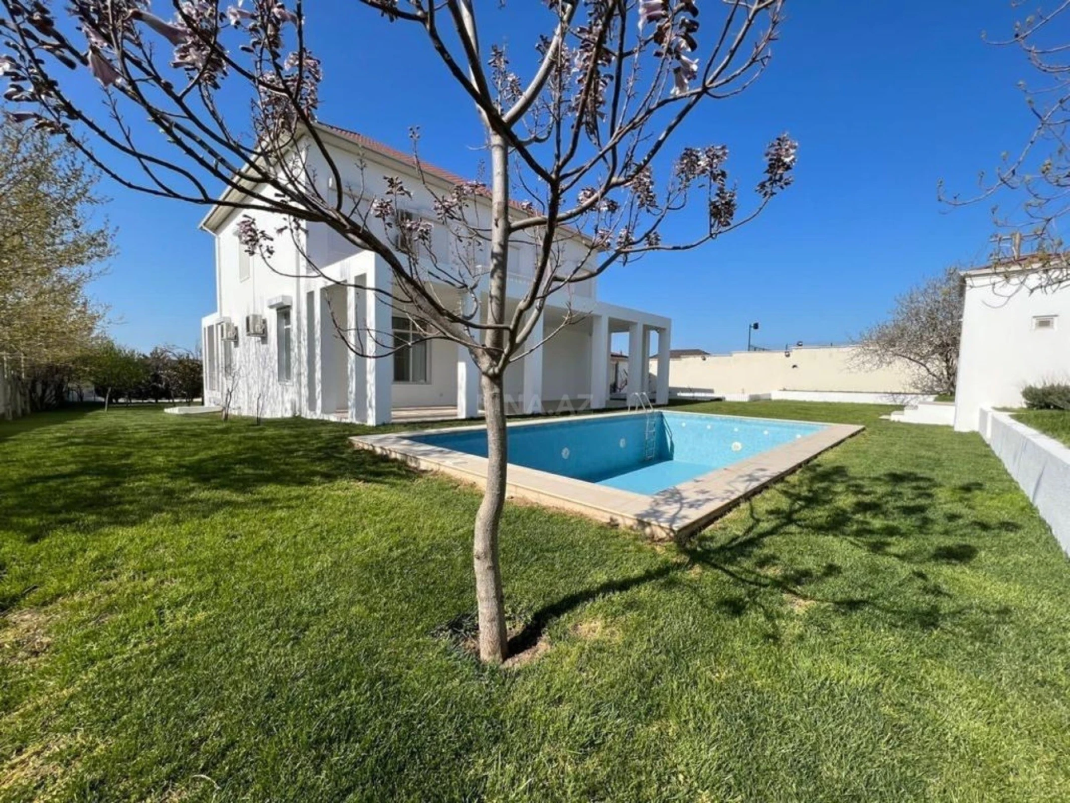 Kirayə verilir 5 otaqlı həyət evi 370 m²